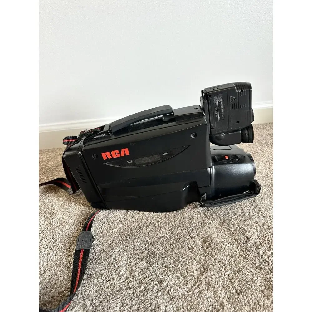 Vintage RCA CC4252 Auto Shot 72X Zoom VHS Camcorder NOT TESTED